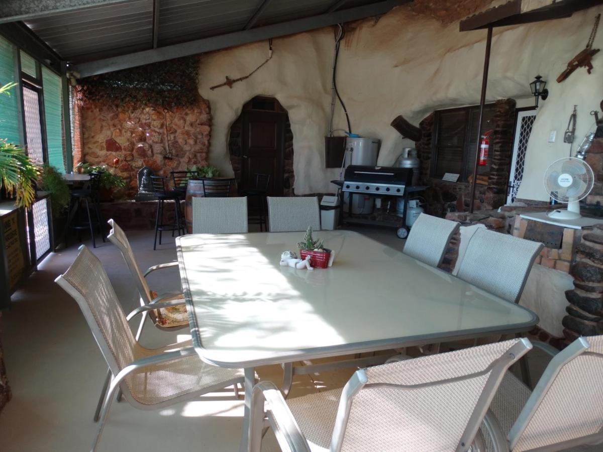 Di'S Dugouts Hotel Coober Pedy Exterior photo