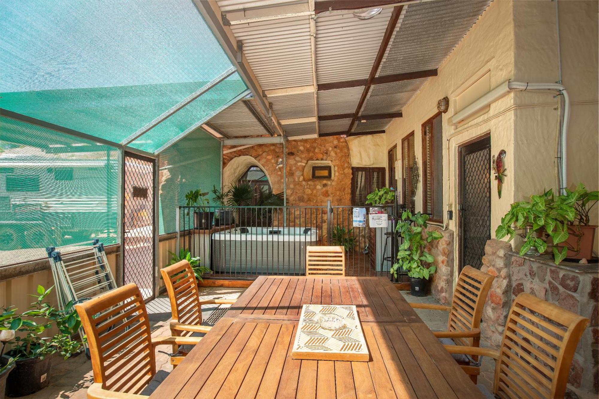 Di'S Dugouts Hotel Coober Pedy Exterior photo