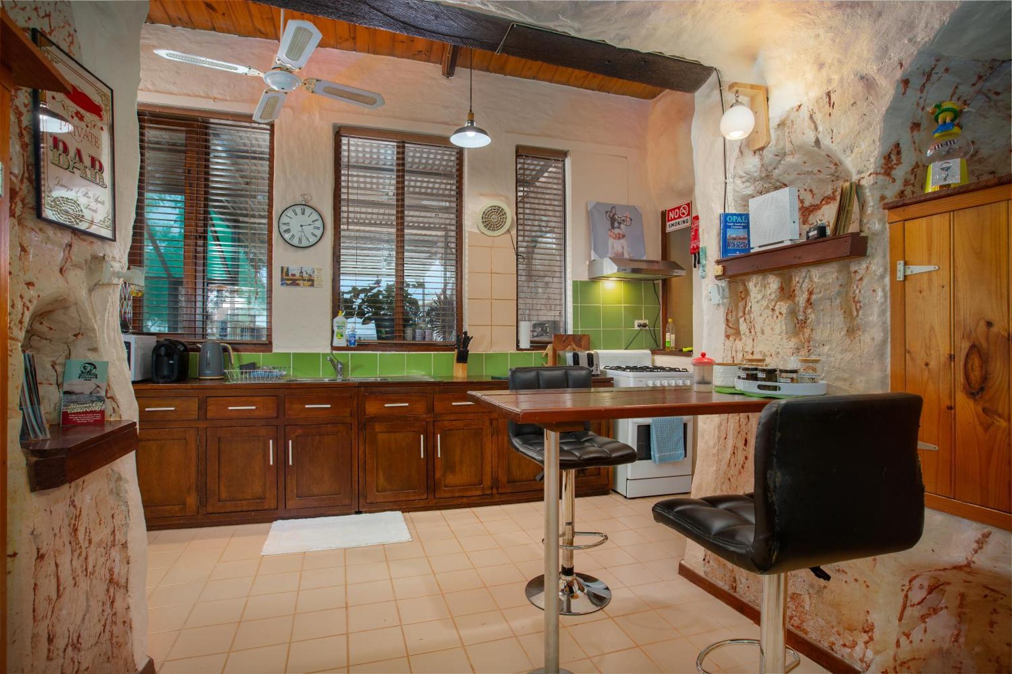 Di'S Dugouts Hotel Coober Pedy Exterior photo