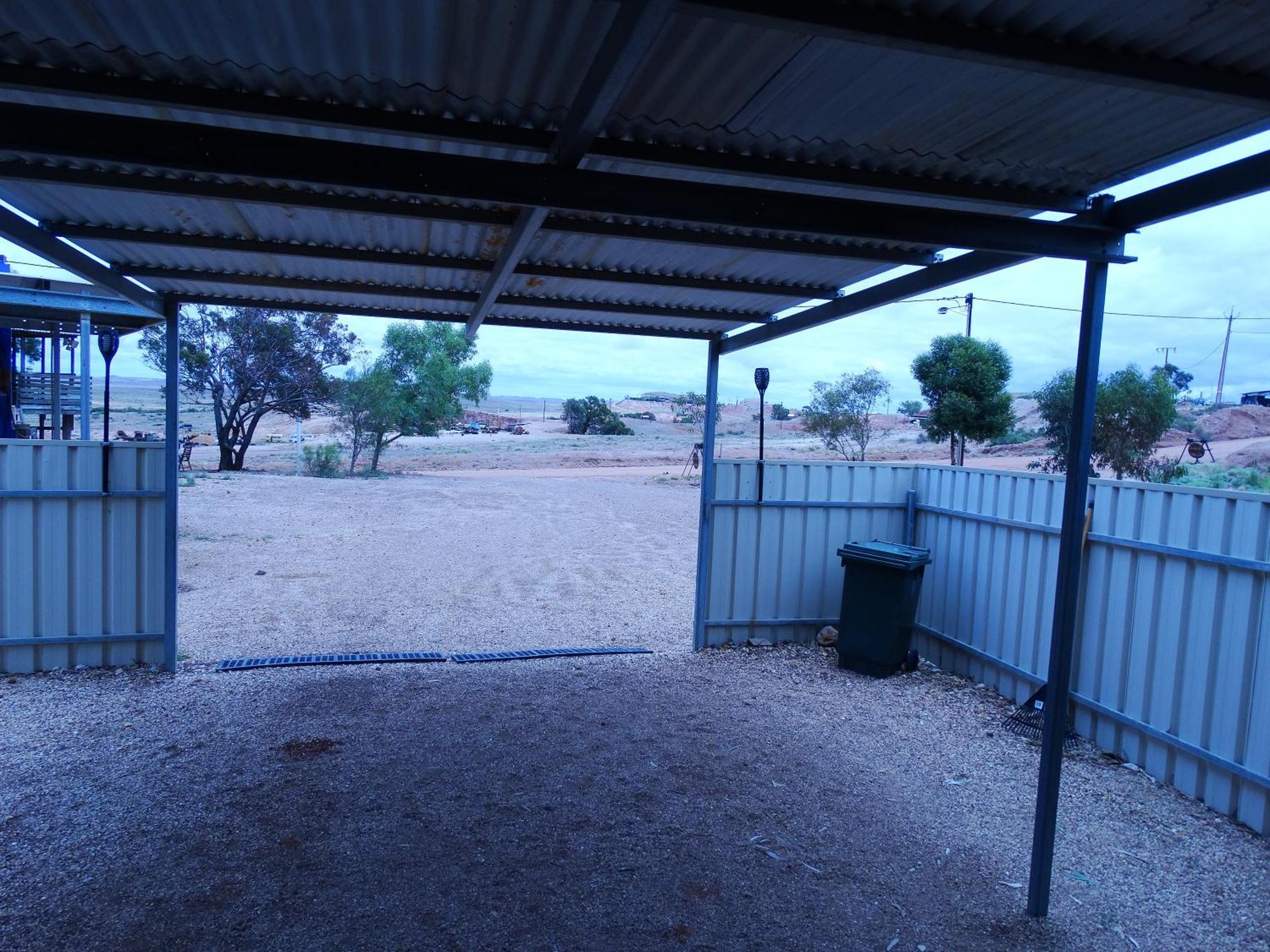 Di'S Dugouts Hotel Coober Pedy Exterior photo