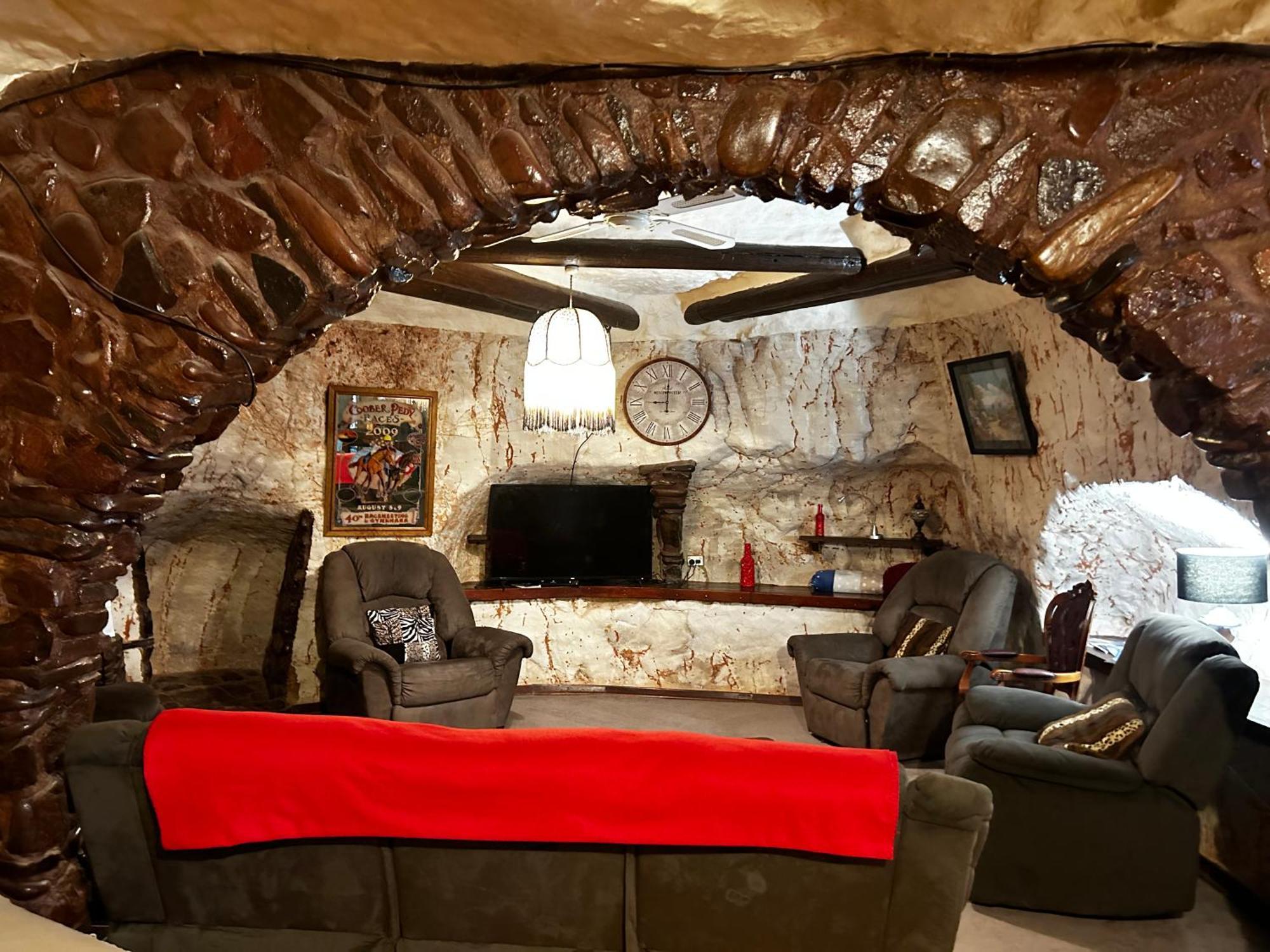 Di'S Dugouts Hotel Coober Pedy Exterior photo