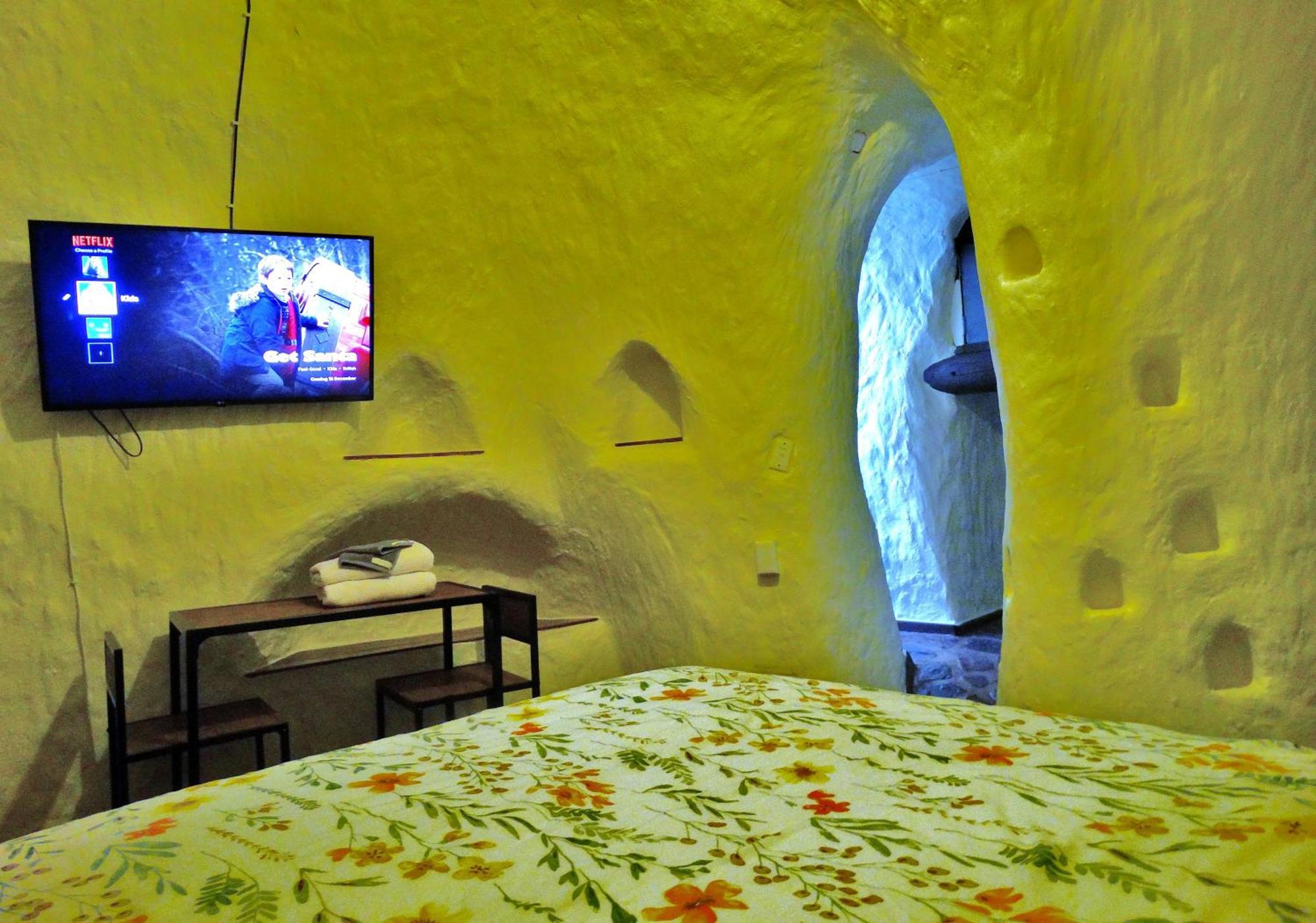 Di'S Dugouts Hotel Coober Pedy Exterior photo