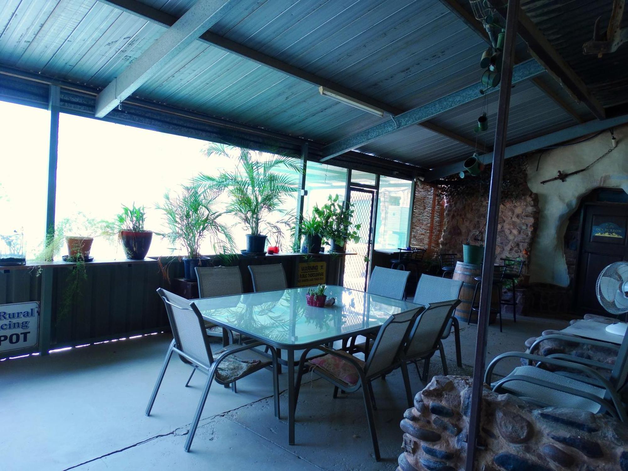 Di'S Dugouts Hotel Coober Pedy Exterior photo