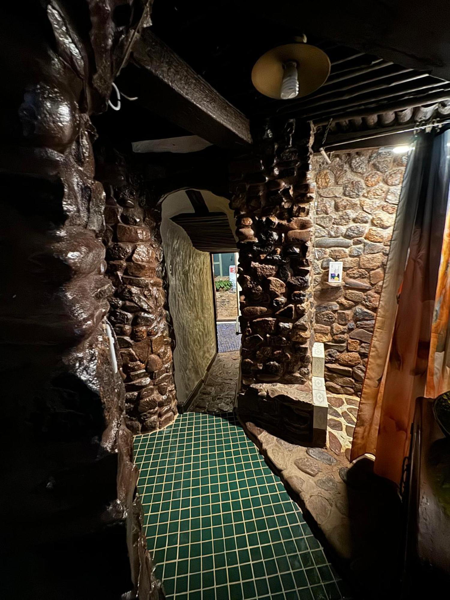 Di'S Dugouts Hotel Coober Pedy Exterior photo