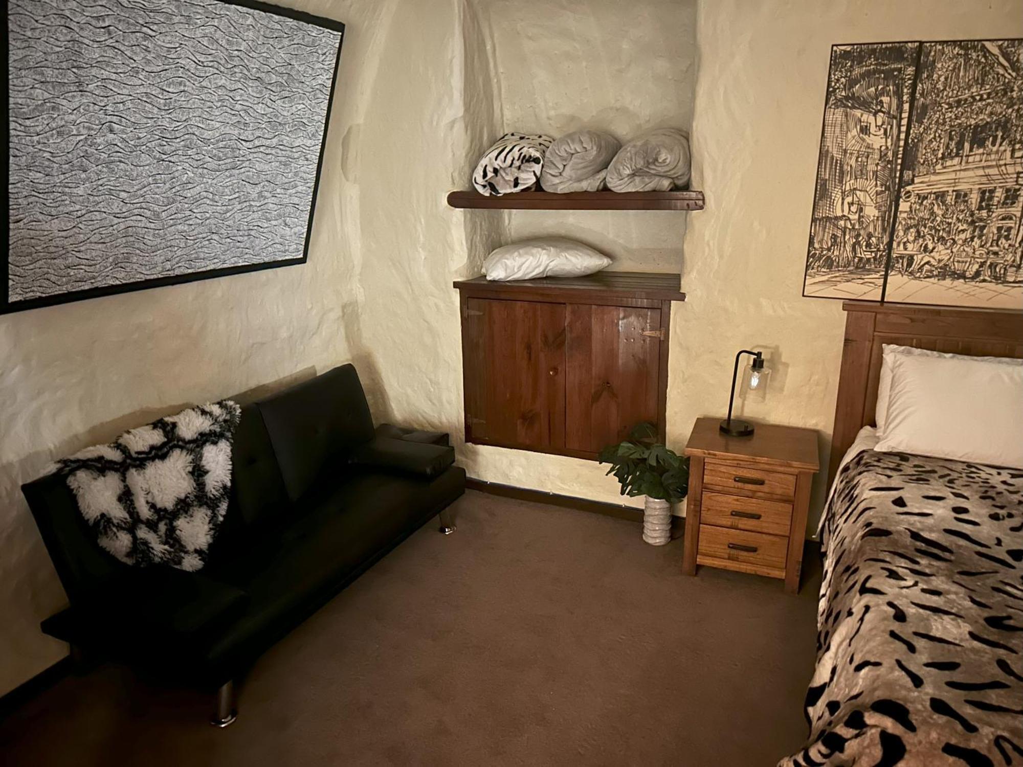 Di'S Dugouts Hotel Coober Pedy Exterior photo