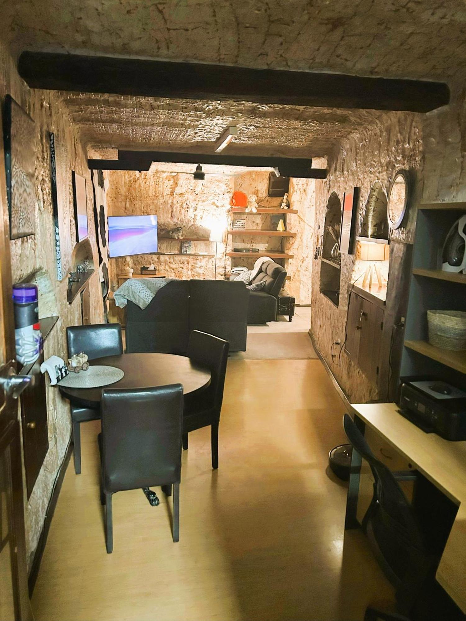 Di'S Dugouts Hotel Coober Pedy Exterior photo
