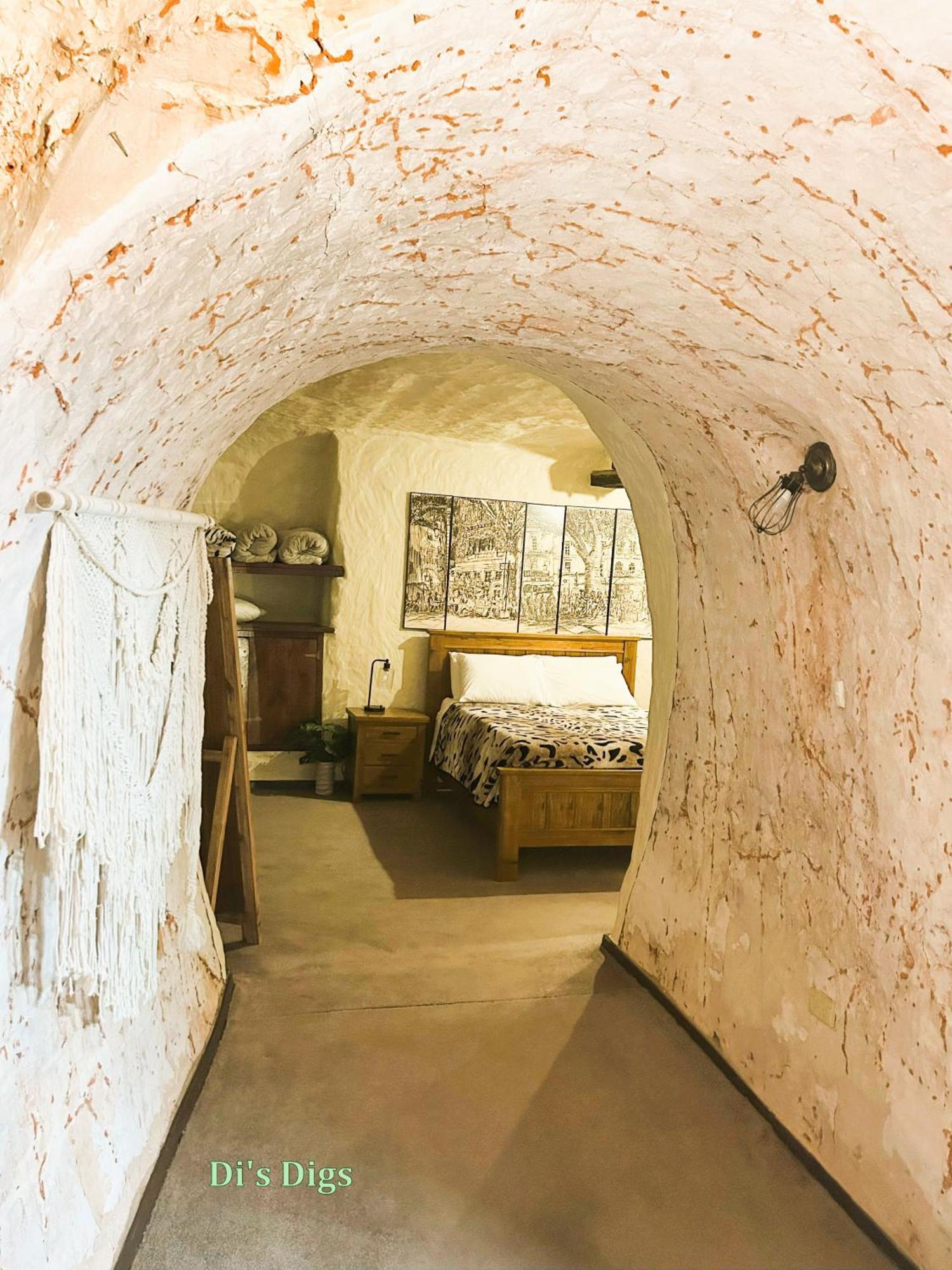 Di'S Dugouts Hotel Coober Pedy Exterior photo