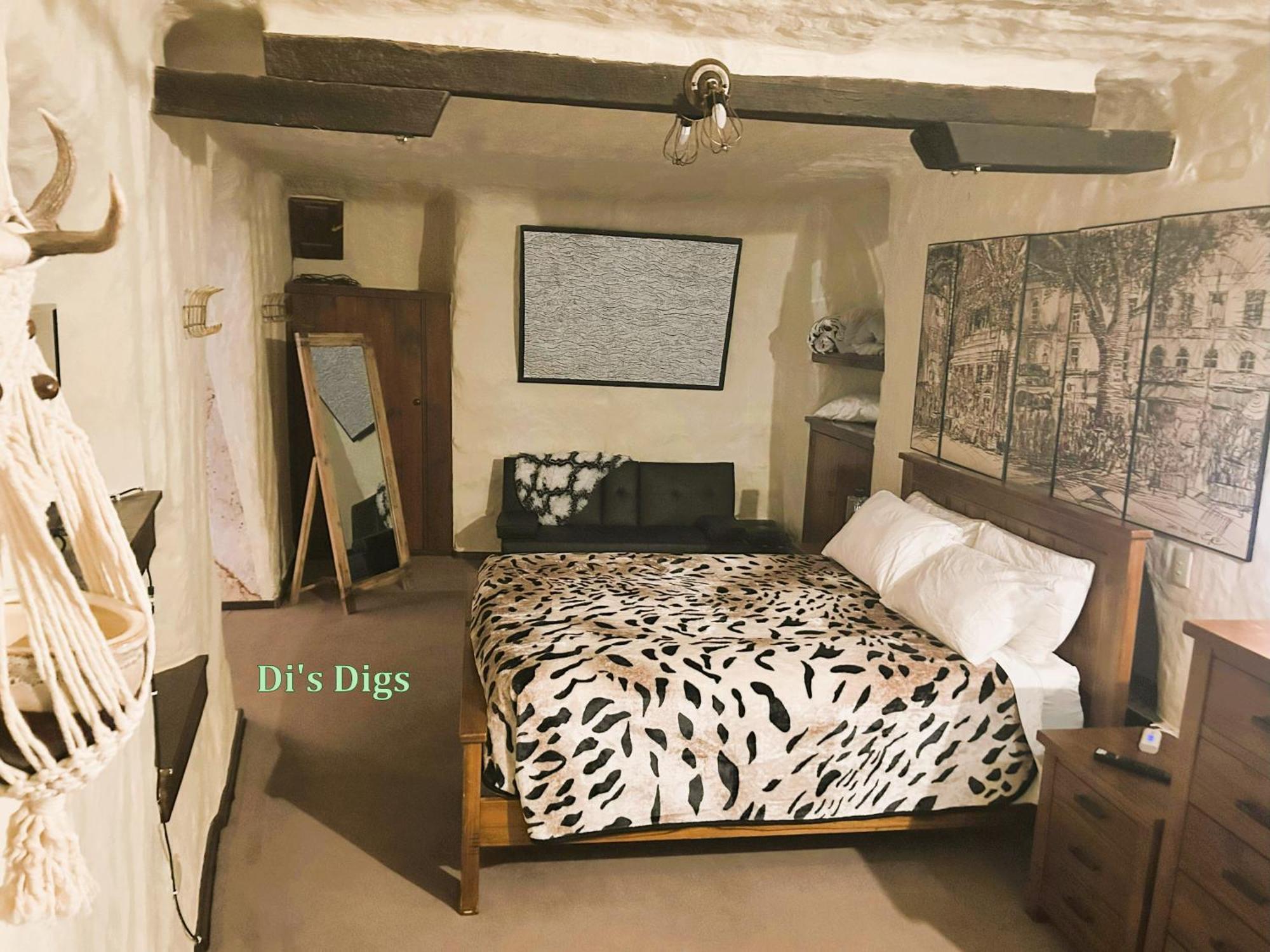Di'S Dugouts Hotel Coober Pedy Exterior photo